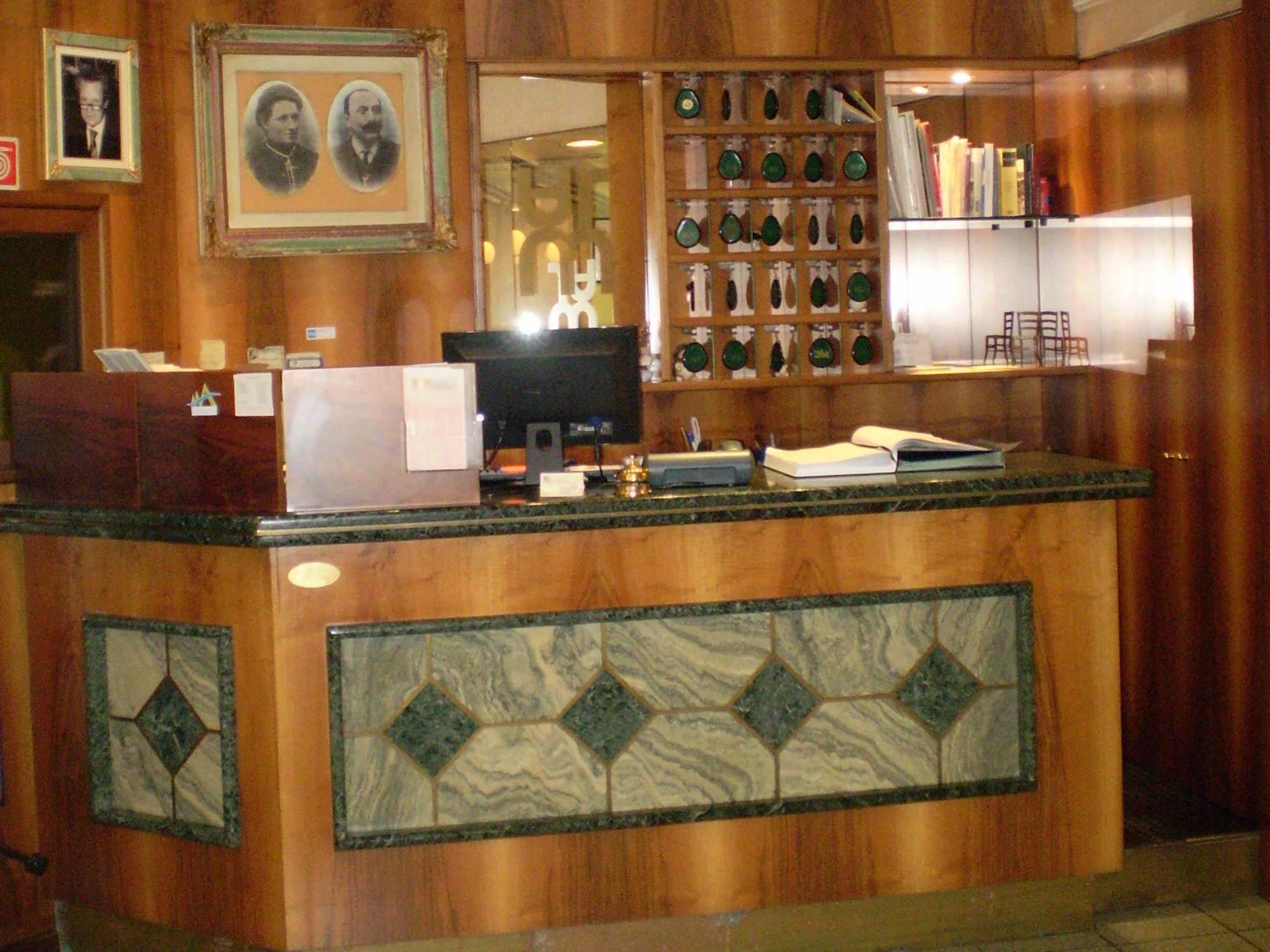 Albergo Moderno Lovere Bagian luar foto