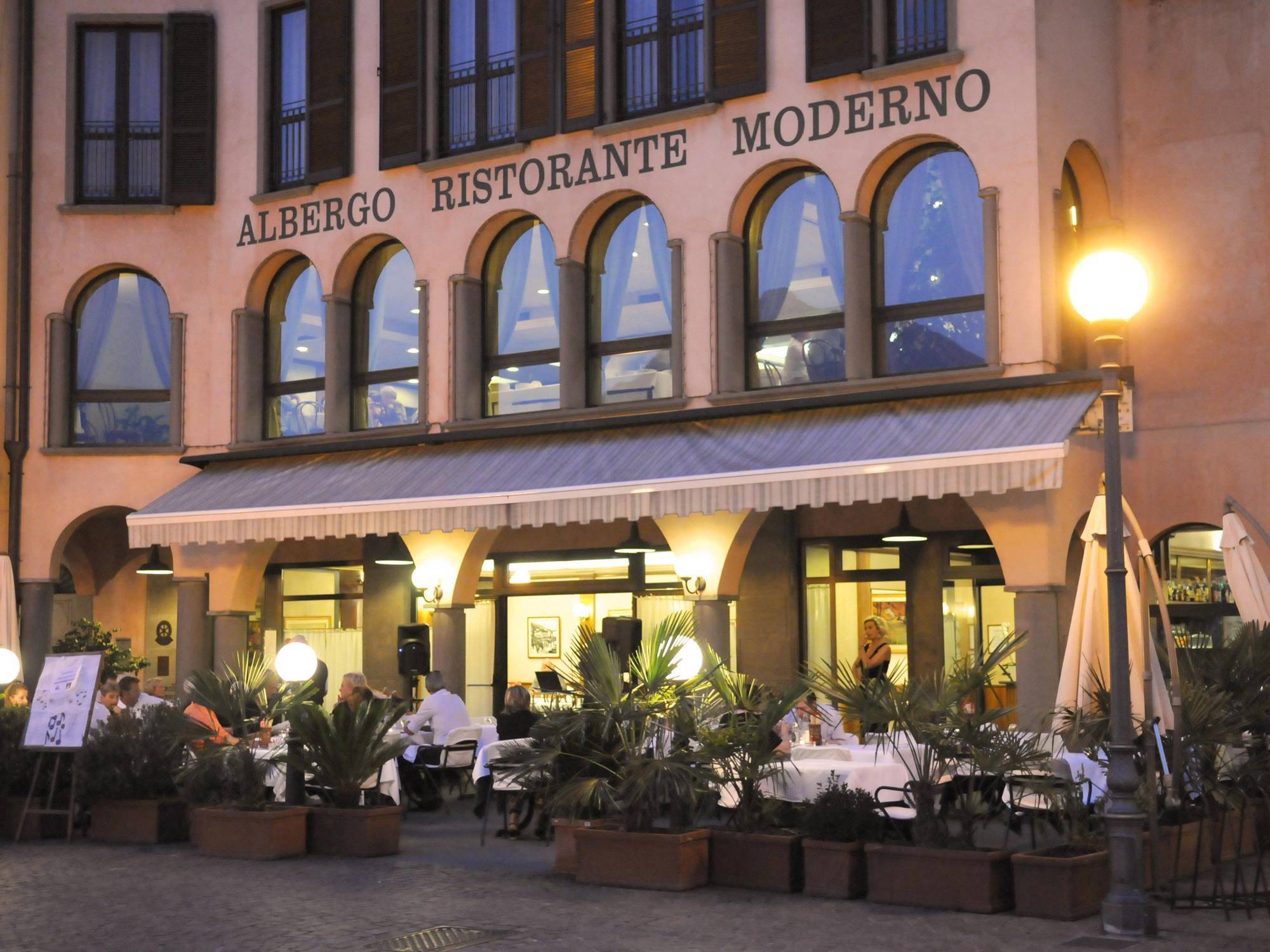 Albergo Moderno Lovere Bagian luar foto