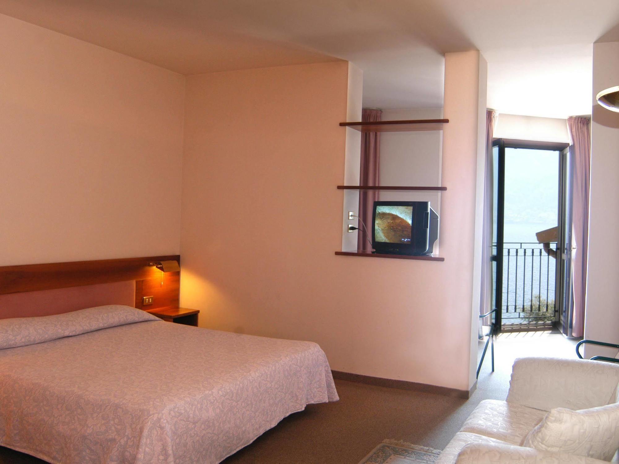 Albergo Moderno Lovere Bagian luar foto