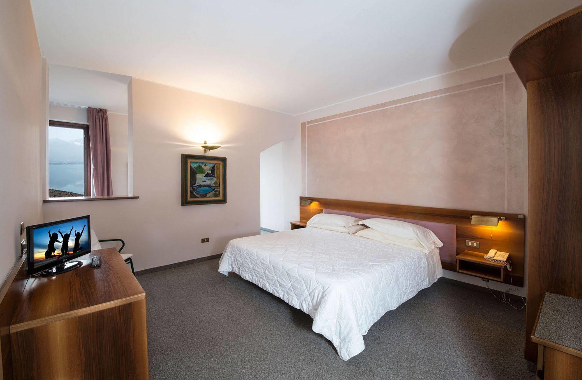 Albergo Moderno Lovere Bagian luar foto